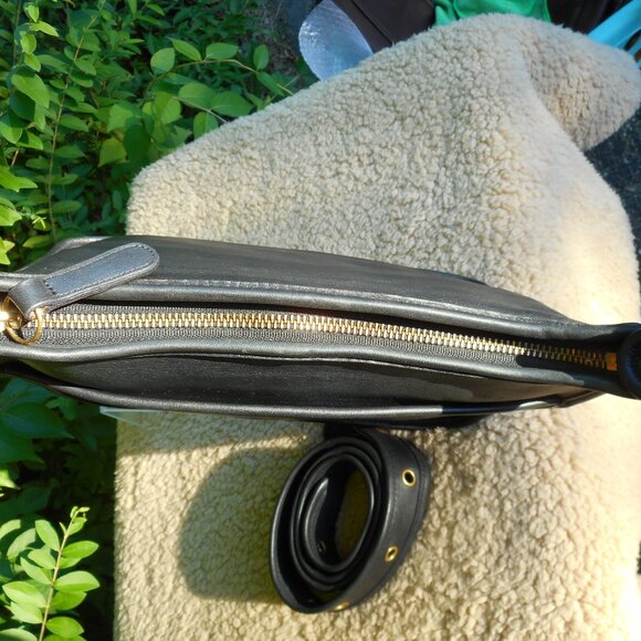 SOLD**Vintage Coach Legacy Zip 9966, EUC in Black - Picture 7 of 9